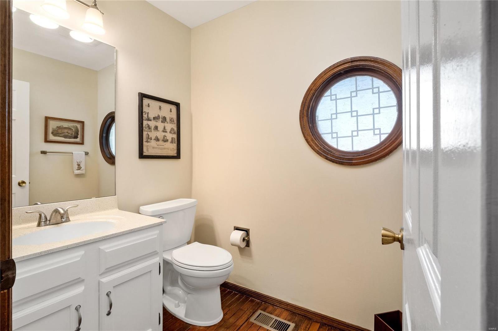 1915 Dewitt Ridge Drive Chesterfield, MO 63017 - Photo 4 of 26 Gallery Image 4