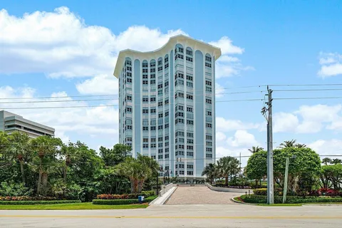 $1,100,000 | 5200 North Ocean Drive, Unit 102, Singer Island, FL 33404