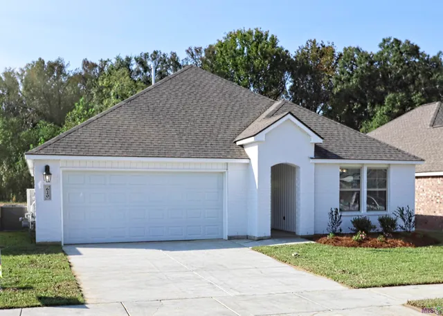 $2,100 | 620 Lambot Avenue, Zachary, LA 70791