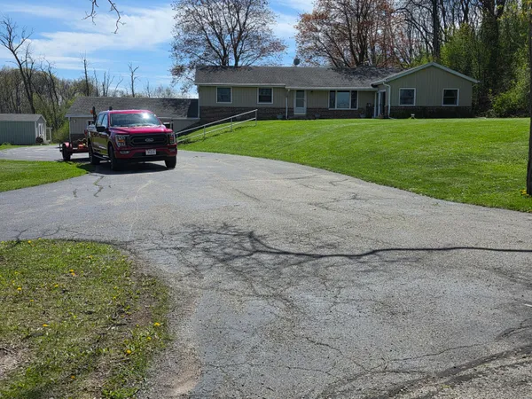 $699,900 | S53W24945 Glendale Road, Waukesha, WI 53189