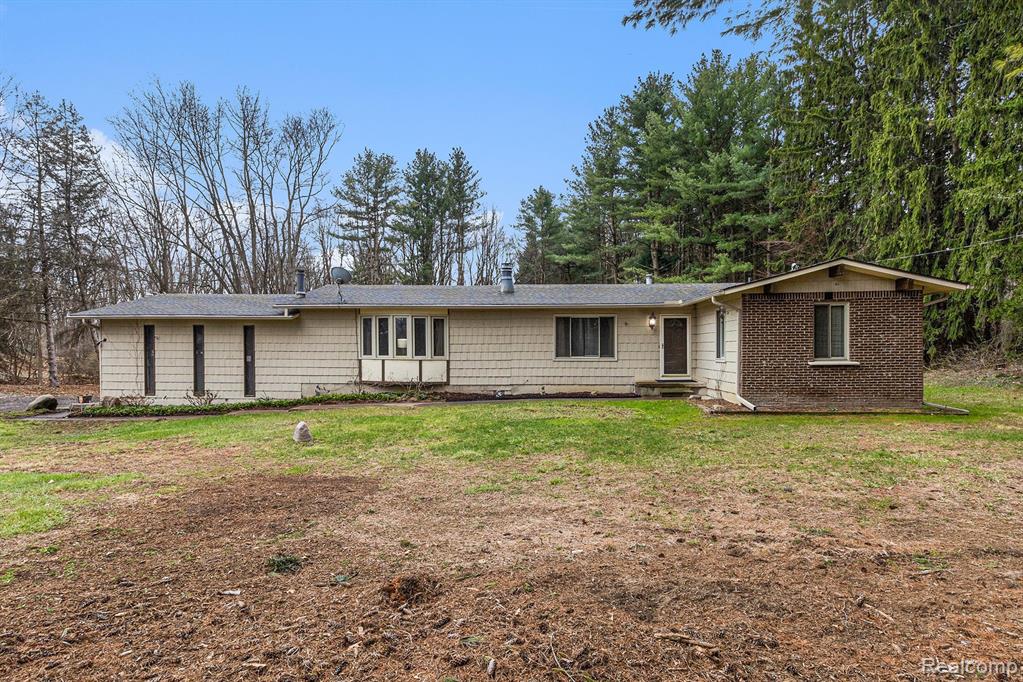 3150 West Rattalee Lake Road Holly, MI 48442 - Photo 3 of 37