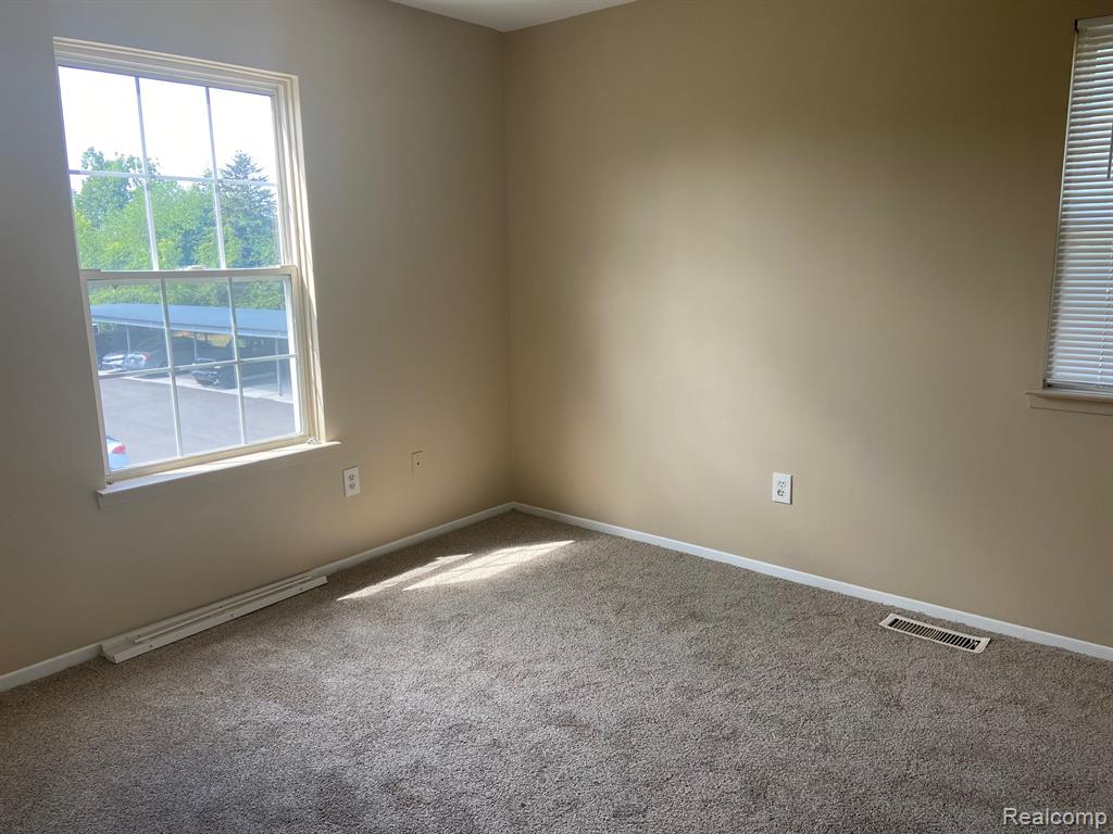 22144 Cape Cod Way Farmington, MI 48336 - Photo 9 of 11