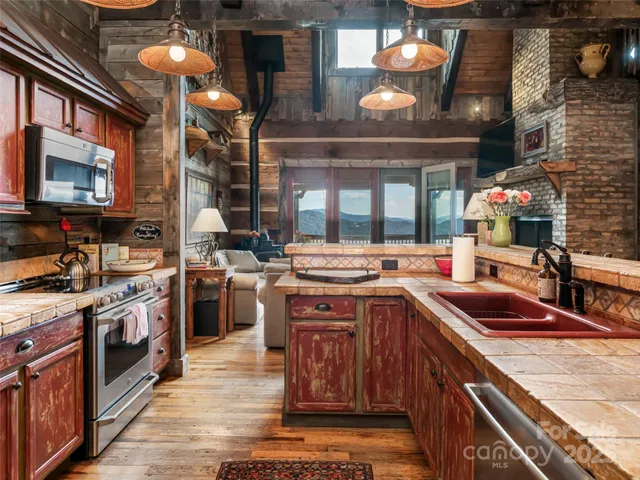 $2,195,000 | 234 Historic Oak Trail, Waynesville, NC 28785