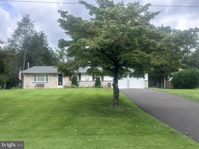 15 Robin Road Southampton, PA 18966 - Photo 1 of 22 single ranch move-in condition