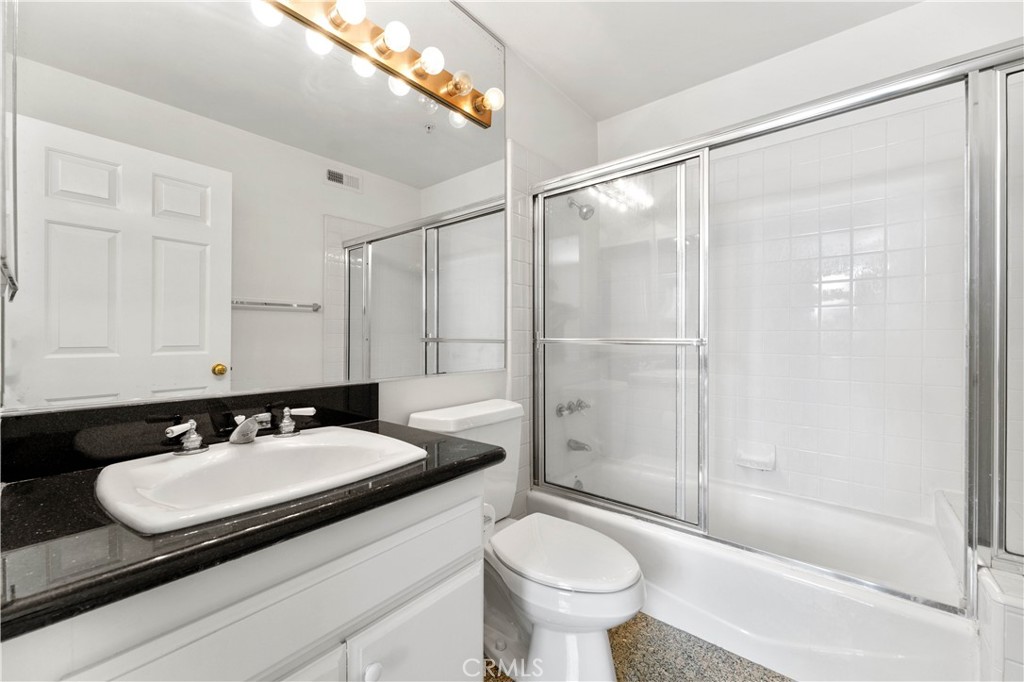 451 South Oakland Avenue, Unit 4 Pasadena, CA 91101 - Photo 13 of 23