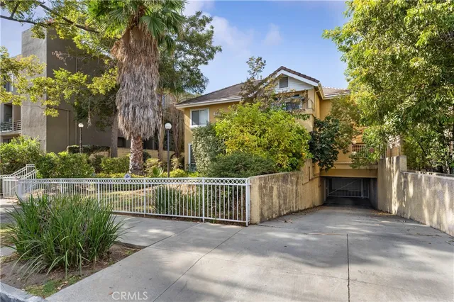 $3,800 | 451 South Oakland Avenue, Unit 4, Pasadena, CA 91101