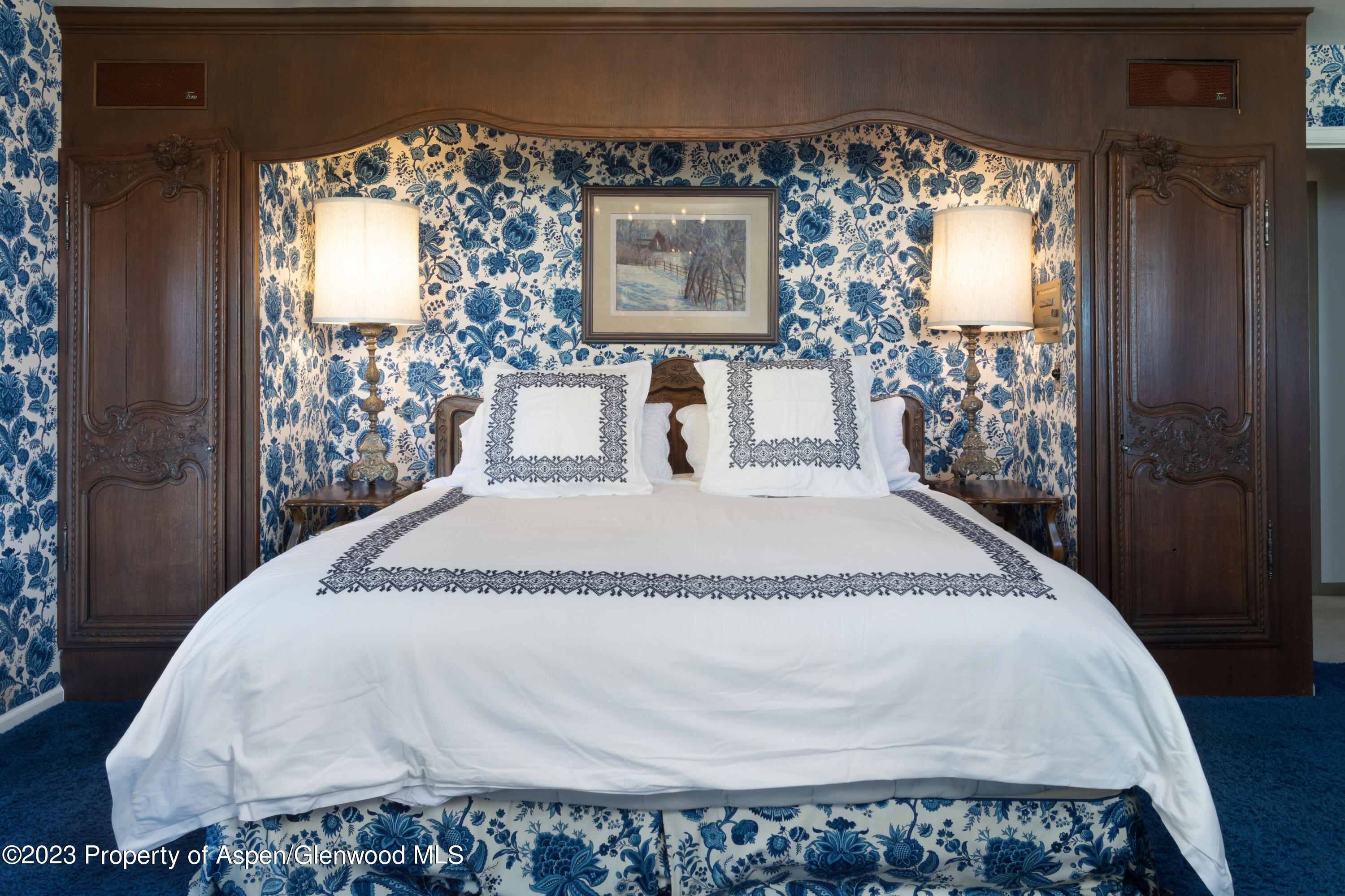 137 Primrose Path Aspen, CO 81611 - Photo 18 of 46 a large white bed in a small room next to a window