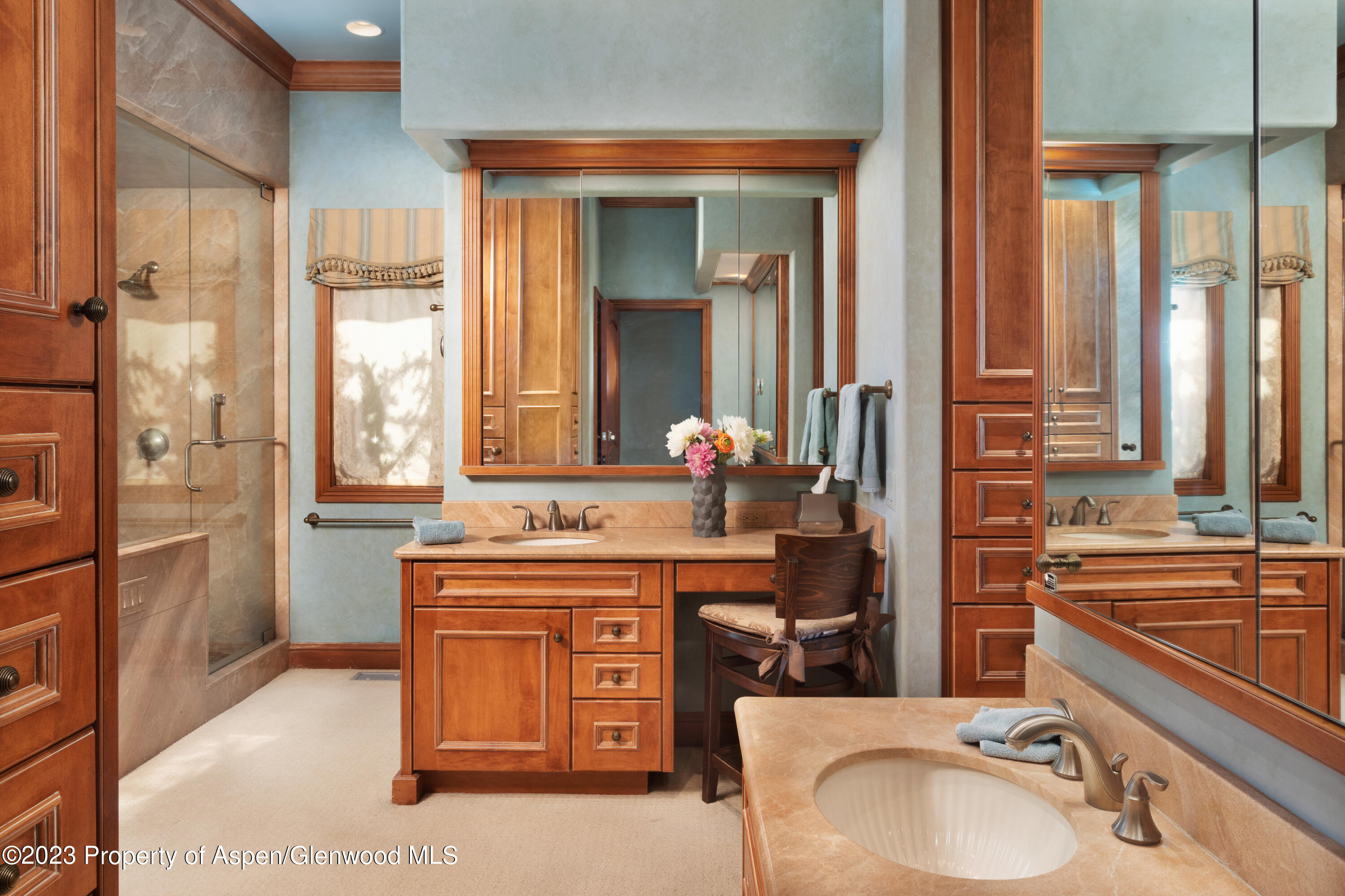 137 Primrose Path Aspen, CO 81611 - Photo 22 of 46 a bathroom with a tub sink and mirror