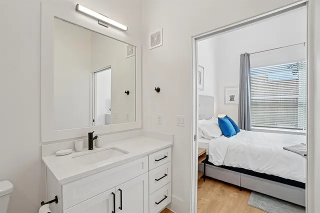 $1,999 | 6418 Maple Avenue, Unit 304, Dallas, TX 75235