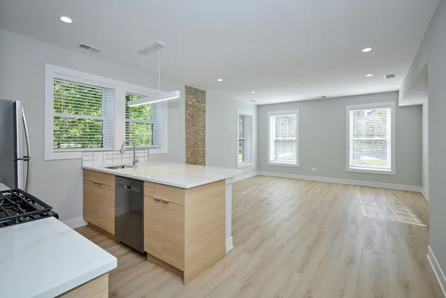 $2,395 | 2127 South Marshall Boulevard, Unit 2, Chicago, IL 60623