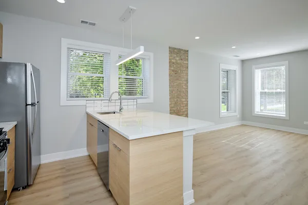 $2,395 | 2127 South Marshall Boulevard, Unit 2, Chicago, IL 60623