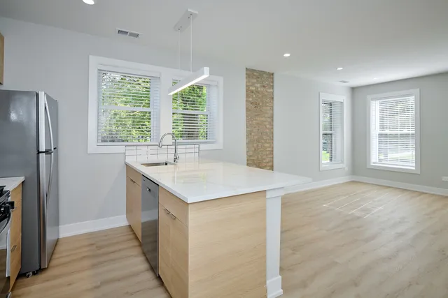 $2,395 | 2127 South Marshall Boulevard, Unit 2, Chicago, IL 60623