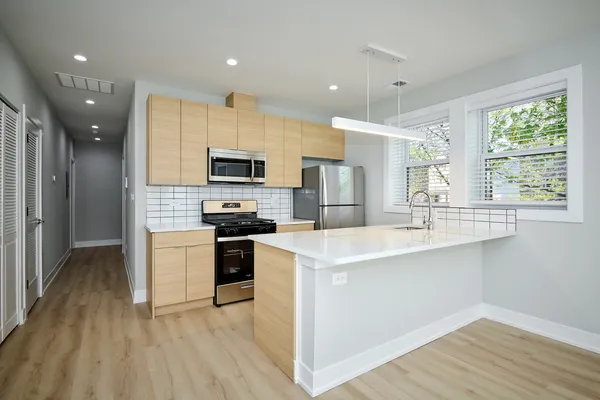 $2,395 | 2127 South Marshall Boulevard, Unit 2, Chicago, IL 60623
