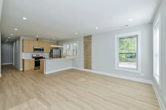 $2,395 | 2127 South Marshall Boulevard, Unit 2, Chicago, IL 60623