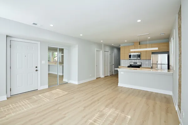 $2,395 | 2127 South Marshall Boulevard, Unit 2, Chicago, IL 60623