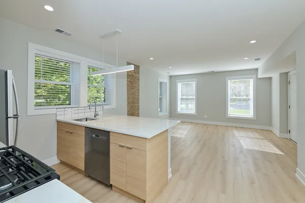 $2,395 | 2127 South Marshall Boulevard, Unit 2, Chicago, IL 60623