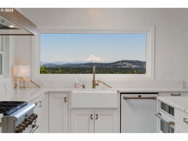 $1,100,000 | 6442 Southwest Parkhill Drive, Portland, OR 97239