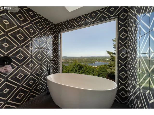 $1,100,000 | 6442 Southwest Parkhill Drive, Portland, OR 97239