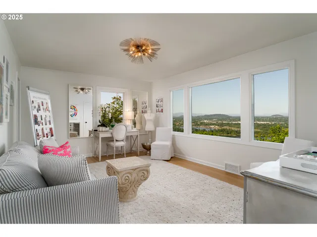 $1,100,000 | 6442 Southwest Parkhill Drive, Portland, OR 97239