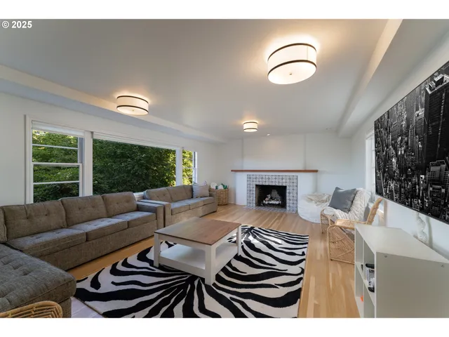 $1,100,000 | 6442 Southwest Parkhill Drive, Portland, OR 97239