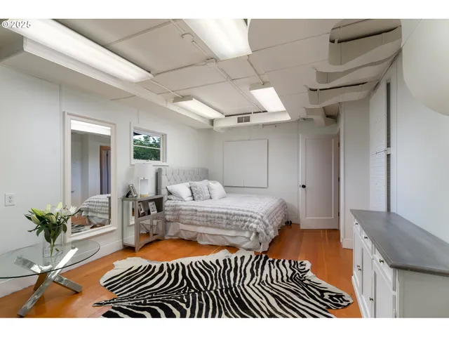 $1,100,000 | 6442 Southwest Parkhill Drive, Portland, OR 97239