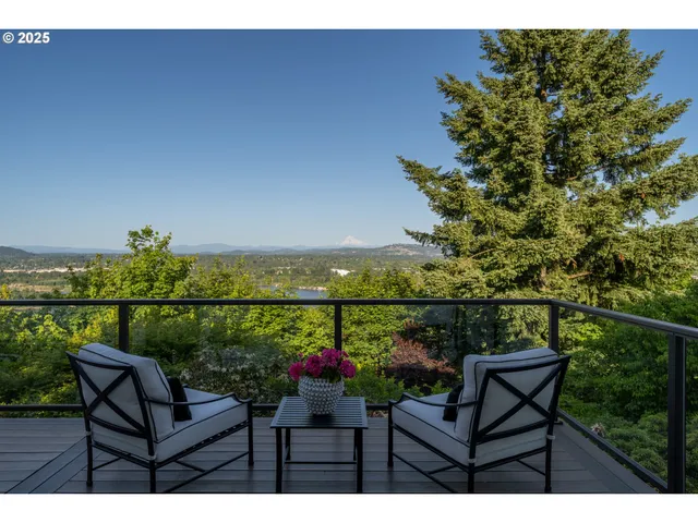 $1,100,000 | 6442 Southwest Parkhill Drive, Portland, OR 97239