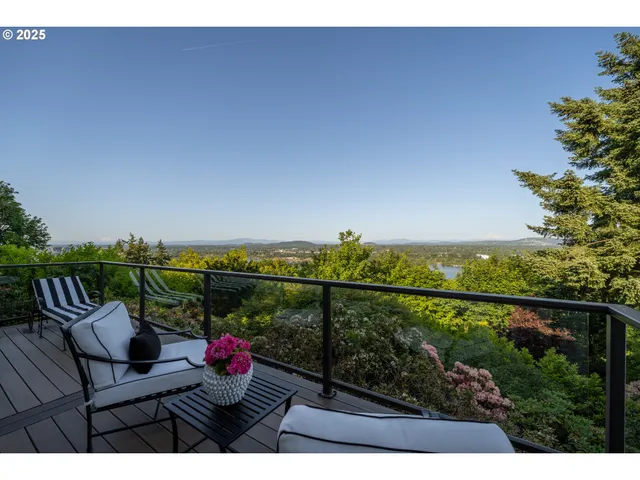 $1,100,000 | 6442 Southwest Parkhill Drive, Portland, OR 97239