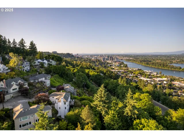 $1,100,000 | 6442 Southwest Parkhill Drive, Portland, OR 97239