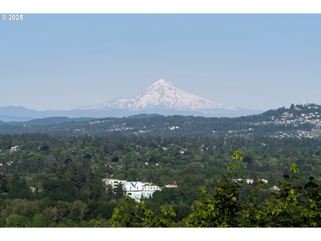 $1,100,000 | 6442 Southwest Parkhill Drive, Portland, OR 97239