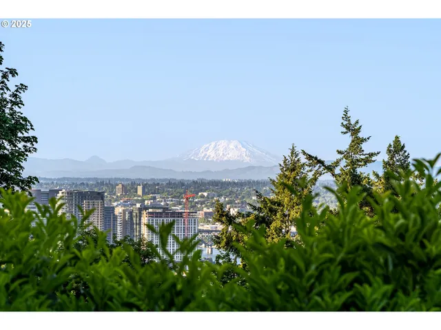$1,100,000 | 6442 Southwest Parkhill Drive, Portland, OR 97239