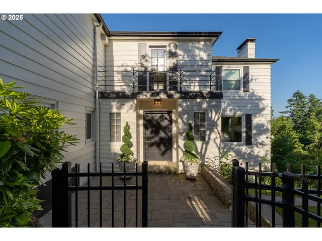 $1,100,000 | 6442 Southwest Parkhill Drive, Portland, OR 97239