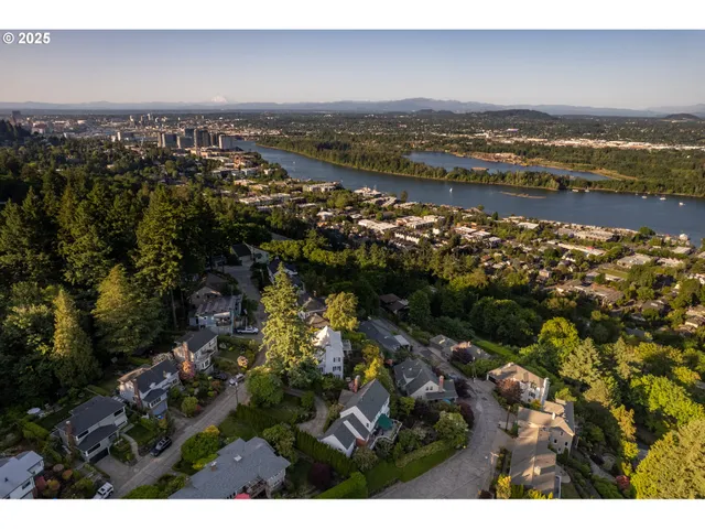 $1,100,000 | 6442 Southwest Parkhill Drive, Portland, OR 97239