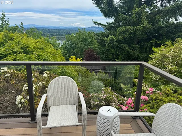 $1,100,000 | 6442 Southwest Parkhill Drive, Portland, OR 97239