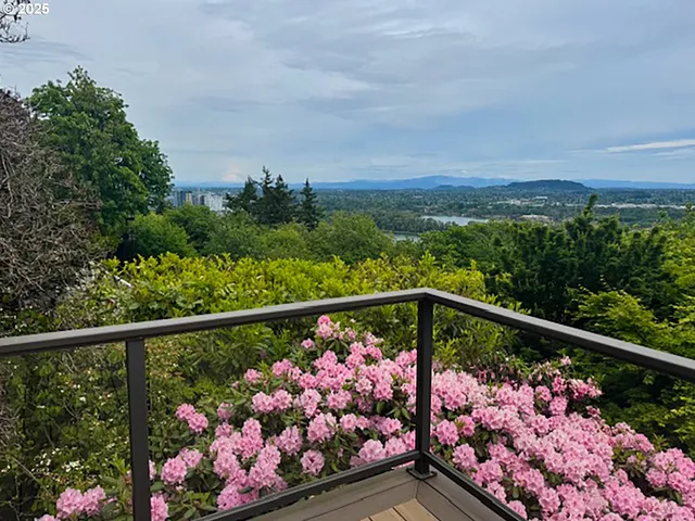 $1,100,000 | 6442 Southwest Parkhill Drive, Portland, OR 97239