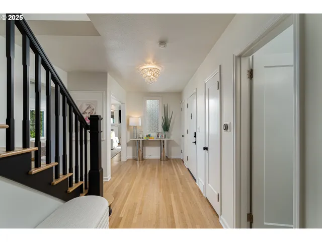 $1,100,000 | 6442 Southwest Parkhill Drive, Portland, OR 97239