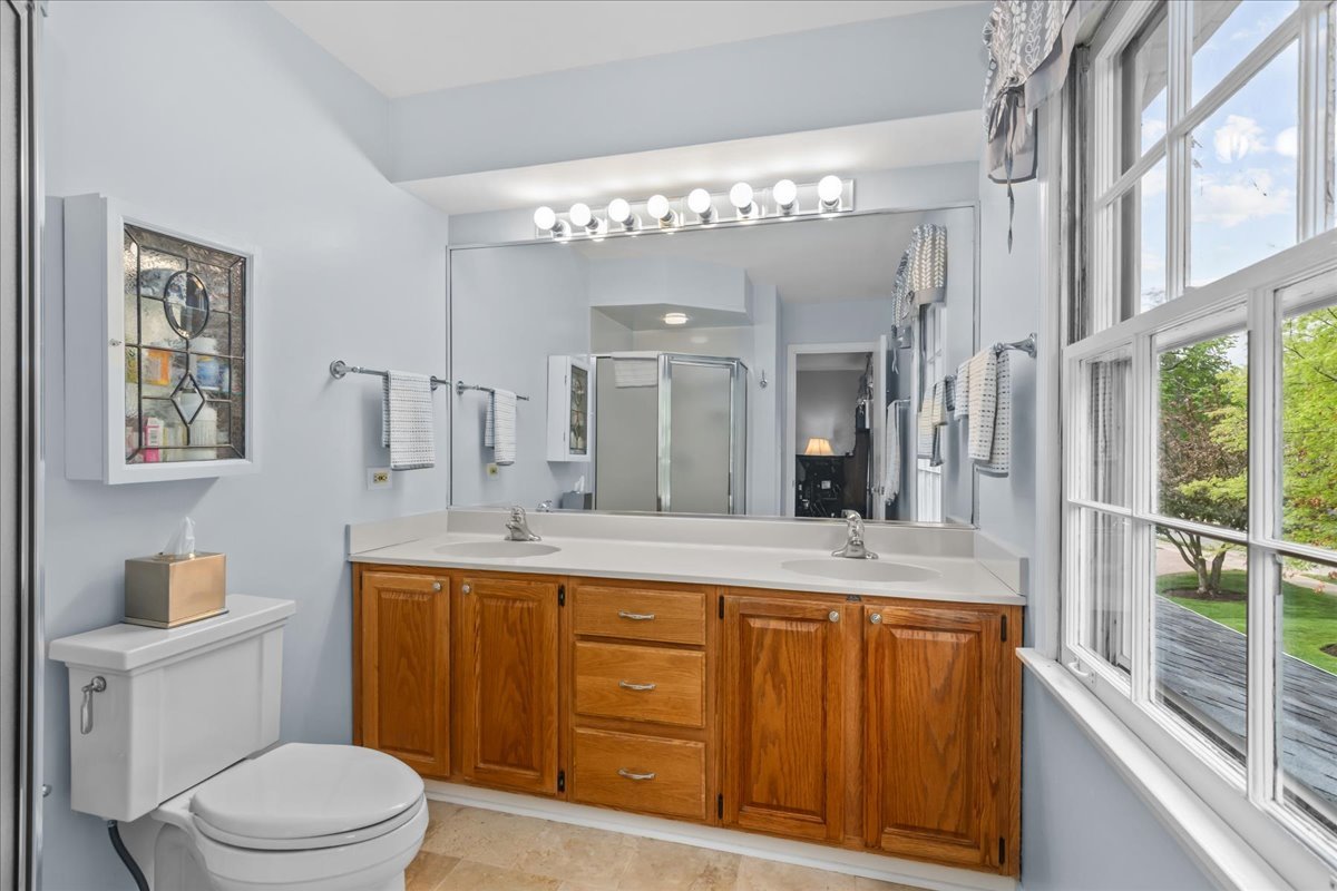 1025 Oxford Road Deerfield, IL 60015 - Photo 11 of 22 Gallery Image 11