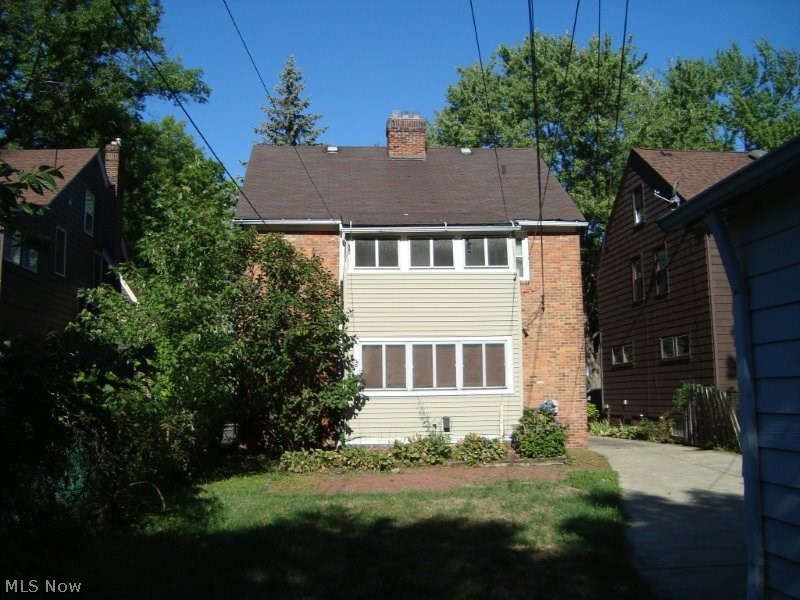 1329 Winston Road Cleveland, OH 44121 - Photo 4 of 21