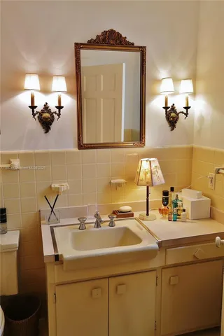 a view of a backyard with plants