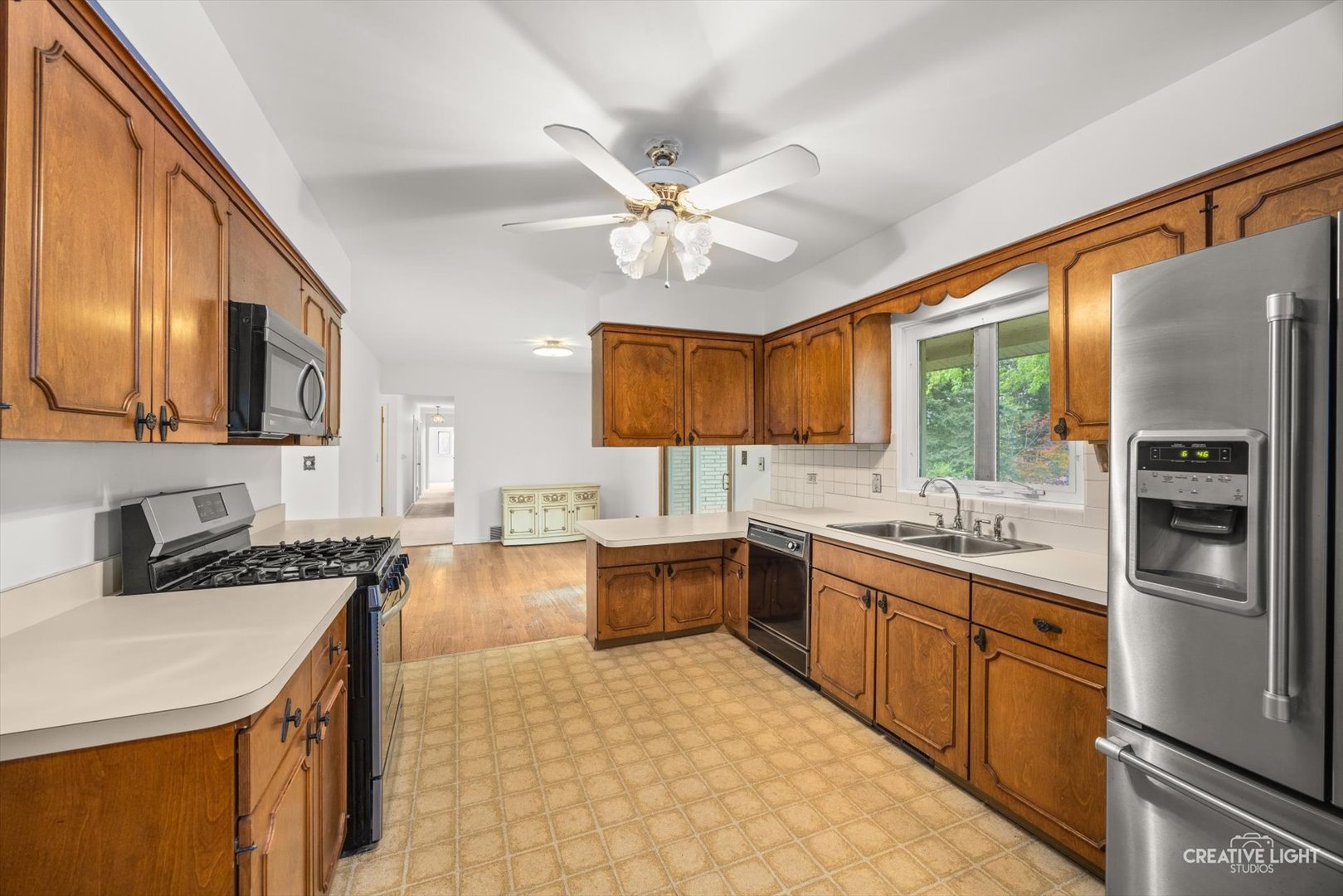 305 South Lambert Road Glen Ellyn, IL 60137 - Photo 8 of 38 Gallery Image 8