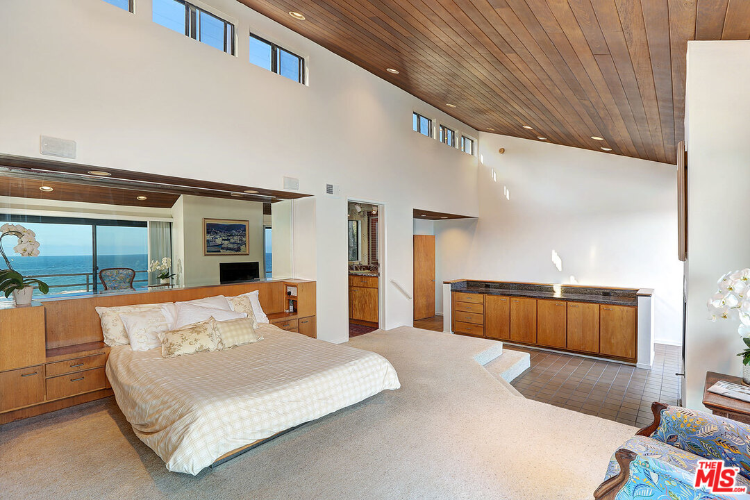 24916 Malibu Road Malibu, CA 90265 - Photo 17 of 39