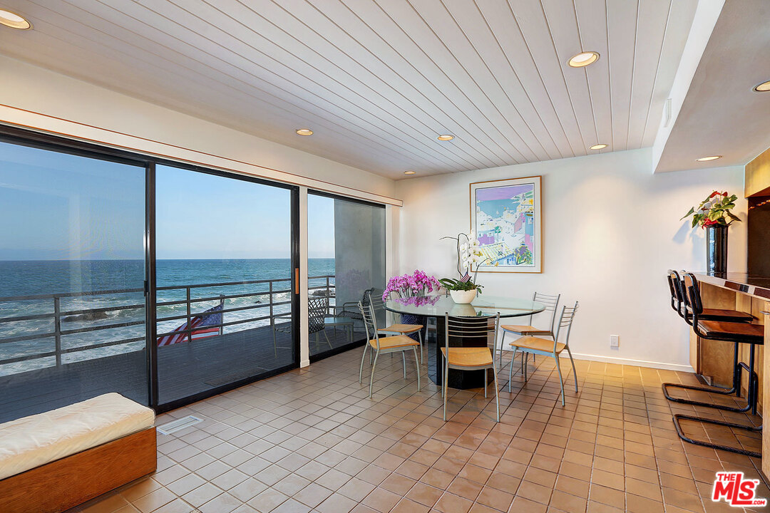 24916 Malibu Road Malibu, CA 90265 - Photo 7 of 39