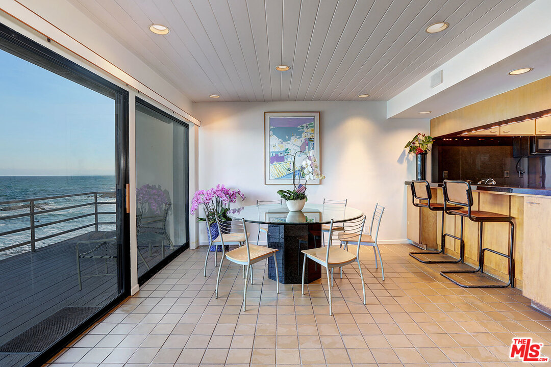 24916 Malibu Road Malibu, CA 90265 - Photo 8 of 39