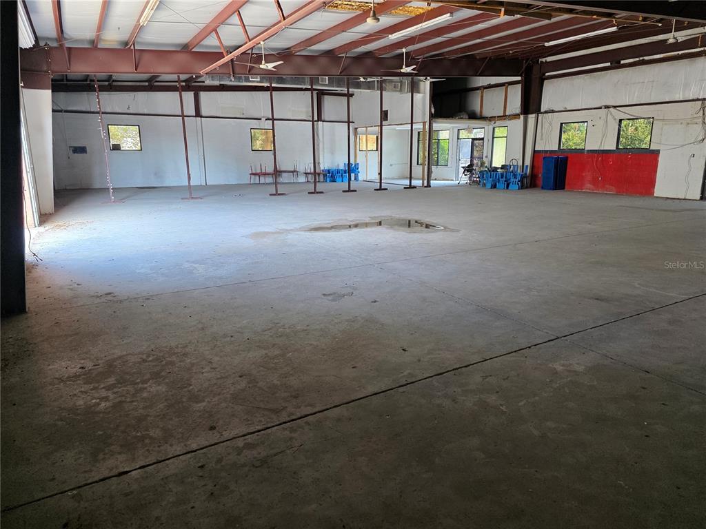 1400 Jordan Avenue, Unit 3 & 4 Orlando, FL 32809 - Photo 9 of 12 a view of a garage