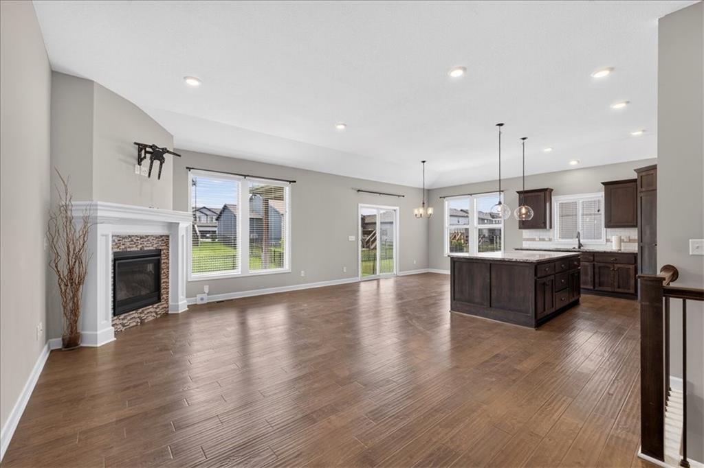 1829 Northeast Riley Drive Lee's Summit, MO 64086 - Photo 4 of 40