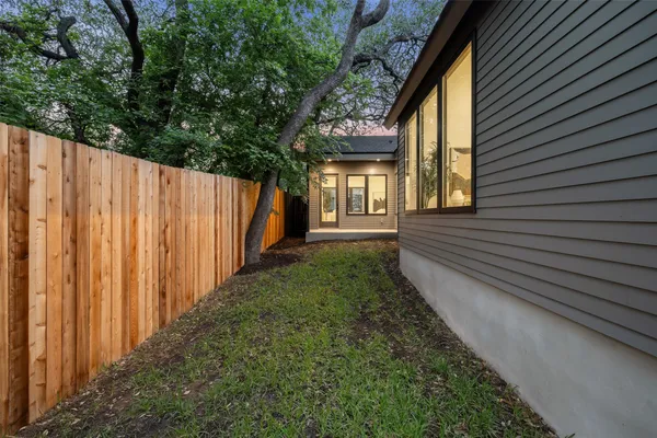 $1,100,000 | 2611 Oak Crest Avenue, Unit B, Austin, TX 78704