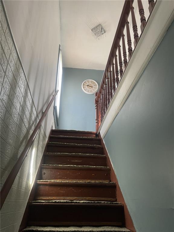 629 Forrest Street New Castle, PA 16101 - Photo 6 of 10 a view of entryway