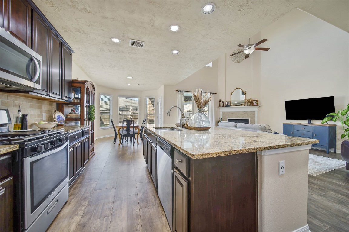 21619 Chinese Fir Lane Porter, TX 77365 - Photo 6 of 48