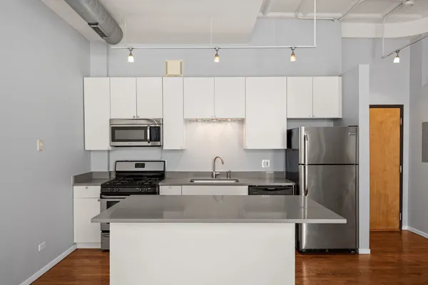 $225,000 | 1307 South Wabash Avenue, Unit 606, Chicago, IL 60605