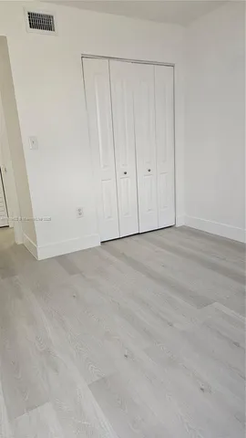 en empty room with windows