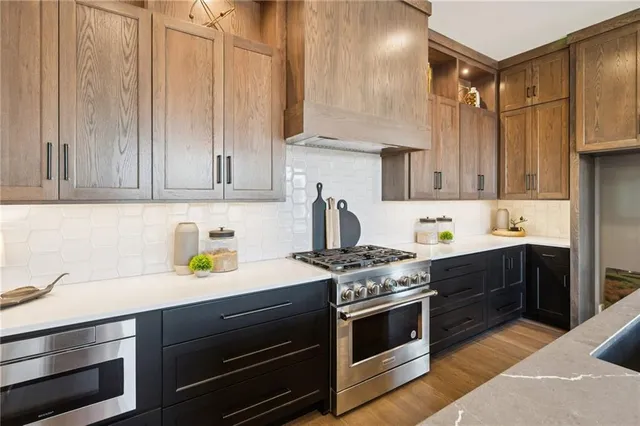 $1,084,856 | 13709 Pembroke Lane, Leawood, KS 66224